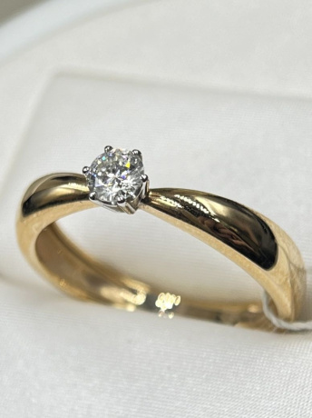 На фото Золотые кольца в Казахстане №кольцо из красного золота с бриллиантом 19 вес 3.31 г:     .