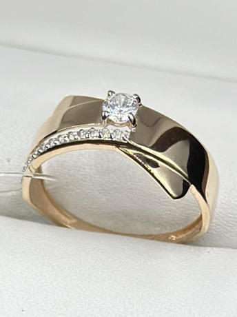 На фото Золотые кольца в Казахстане №кольцо из красного золота с фианитом 18 вес 1.94 г:     .