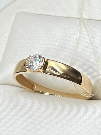 На фото Золотые кольца в Казахстане №кольцо из красного золота с фианитом 17.5 вес 1.44 г:     .