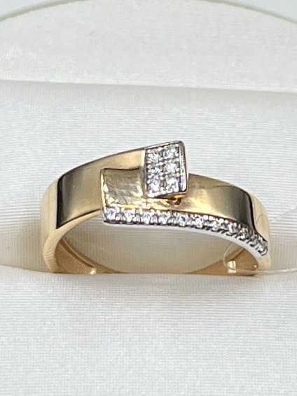 На фото Золотые кольца в Казахстане №кольцо из красного золота с фианитом 18 вес 2.81 г:     .