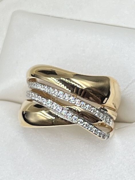 На фото Золотые кольца в Казахстане №кольцо из красного золота с фианитом 17 вес 3.11 г:     .