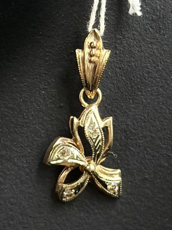 На фото Золотые подвески в Казахстане №подвеска из красного золота с бриллиантом вес 1.43 г:     .