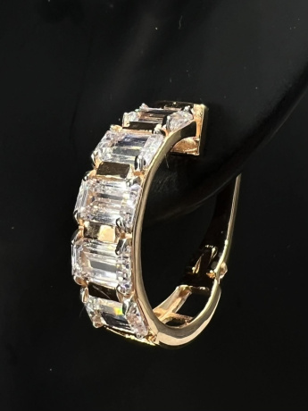 На фото Золотые серьги  №серьги из красного золота с фианитом вес 5.88 г:     .