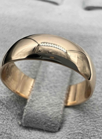 На фото Золотые кольца в Казахстане №обручальное кольцо из красного золота без вставки 15.5 вес 2.65 г:     .