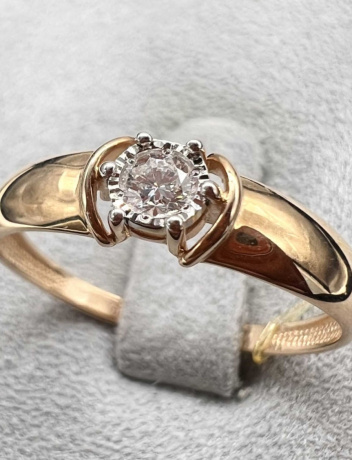 На фото Золотые кольца в Казахстане №кольцо из белого золота с бриллиантом 18.5 вес 1.35 г:     .