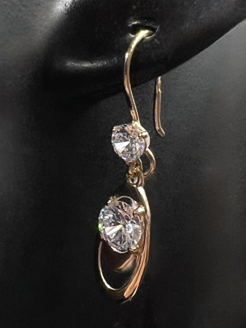 На фото Золотые серьги  №серьги из красного золота с фианитом вес 2.21 г:     .