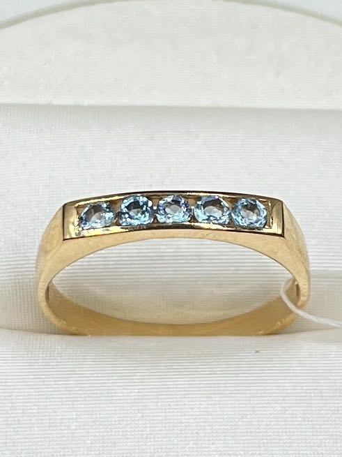 На фото Золотые кольца в Казахстане №кольцо из красного золота с топазом 18 вес 2.05 г:     .