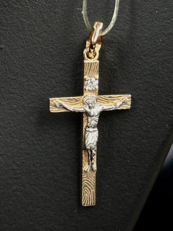 На фото Золотые кресты в Казахстане №крестик из белого золота с бриллиантом вес 1.74 г:     .