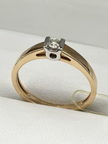 На фото Золотые кольца в Казахстане №кольцо из белого золота с бриллиантом 16.5 вес 2.08 г:     .