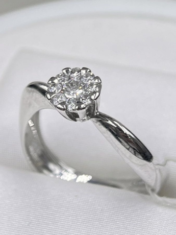 На фото Золотые кольца в Казахстане №кольцо из белого золота с бриллиантом 17.5 вес 2.52 г:     .