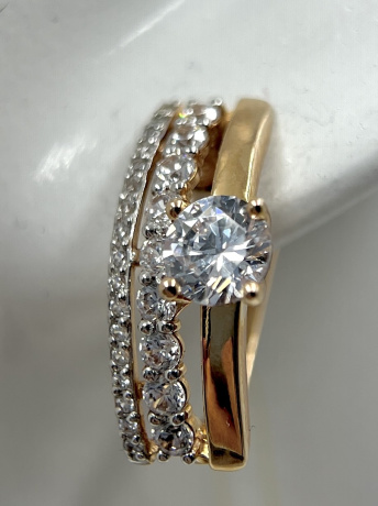 На фото Золотые серьги  №серьги из красного золота с фианитом вес 3.69 г:     .