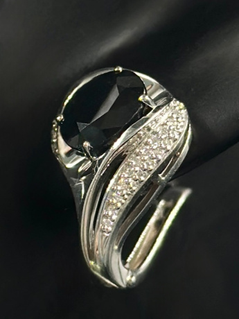 На фото Золотые серьги  №серьги из белого золота с бриллиантом и сапфиром вес 6.63 г:     .