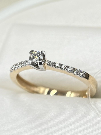 На фото Золотые кольца в Казахстане №кольцо из белого золота с бриллиантом 16.5 вес 1.8 г:     .