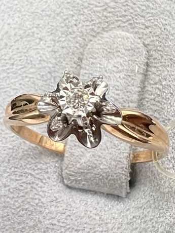 На фото Золотые кольца в Казахстане №кольцо из белого золота с бриллиантом 16 вес 1.39 г:     .