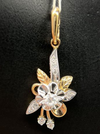 На фото Золотые подвески в Казахстане №подвеска из белого золота с бриллиантом вес 2.71 г:     .