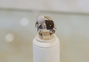На фото Золотые кольца в Казахстане №1262: Белое золото Au585 Родирование Бриллиант  Мастер Бриллиант.