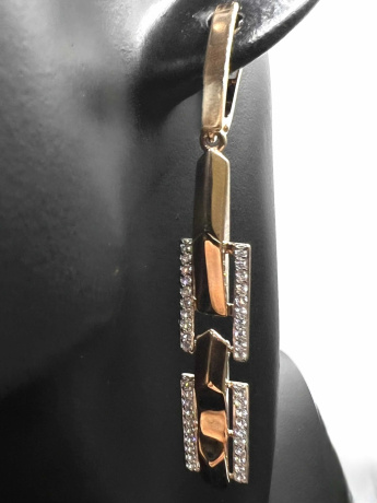 На фото Золотые серьги  №серьги из красного золота с фианитом вес 7.65 г:     .