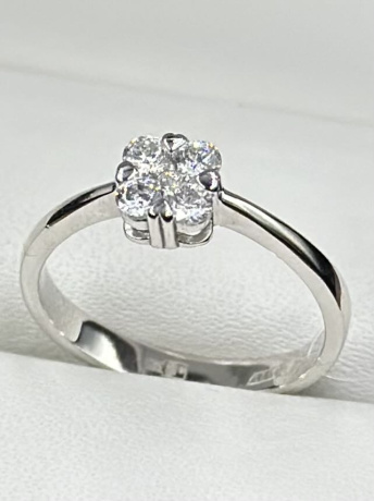 На фото Золотые кольца в Казахстане №кольцо из белого золота с фианитом 16 вес 1.98 г:     .