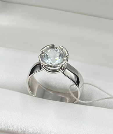 На фото Золотые кольца в Казахстане №помолвочное кольцо из белого золота с аквамарином 17.5 вес 5.27 г:     .