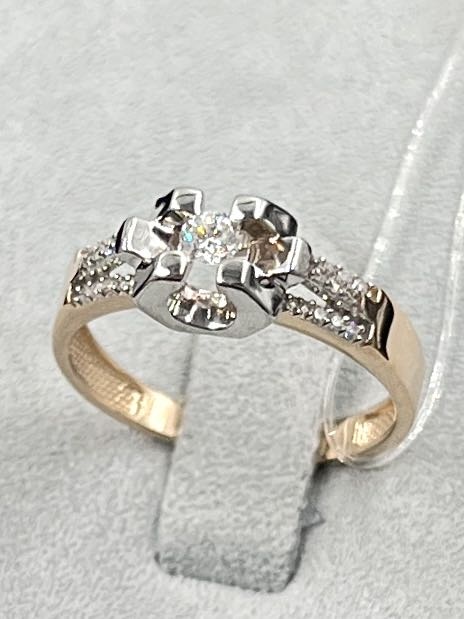 На фото Золотые кольца в Казахстане №кольцо из белого золота с бриллиантом 17.5 вес 2.87 г:     .