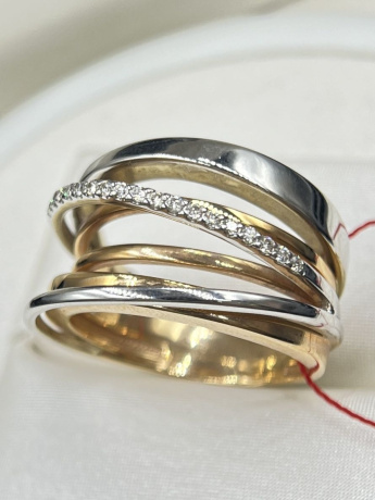 На фото Золотые кольца в Казахстане №кольцо из белого золота с бриллиантом 18 вес 7.32 г:     .