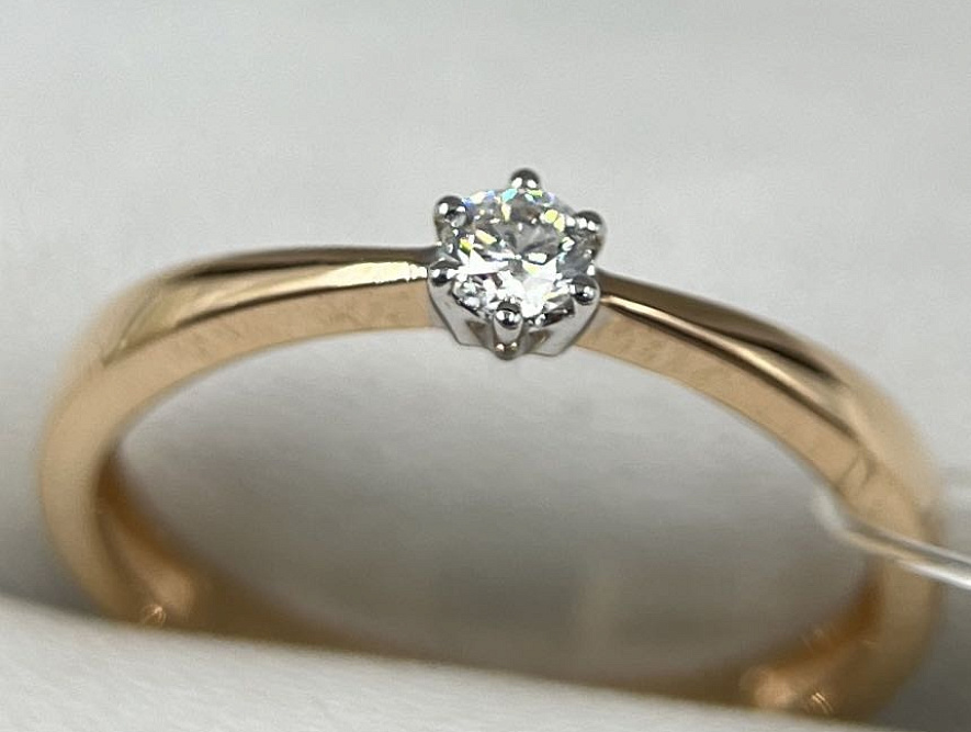 На фото Золотые кольца в Казахстане №кольцо из белого золота с бриллиантом 17 вес 1.71 г:     .