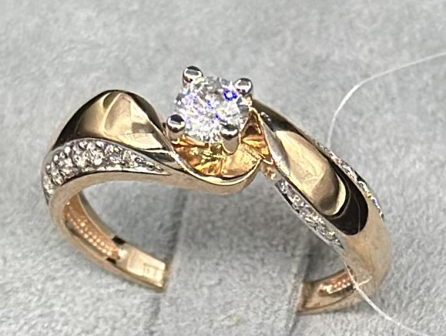 На фото Золотые кольца в Казахстане №кольцо из белого золота с фианитом 17 вес 2.89 г:     .