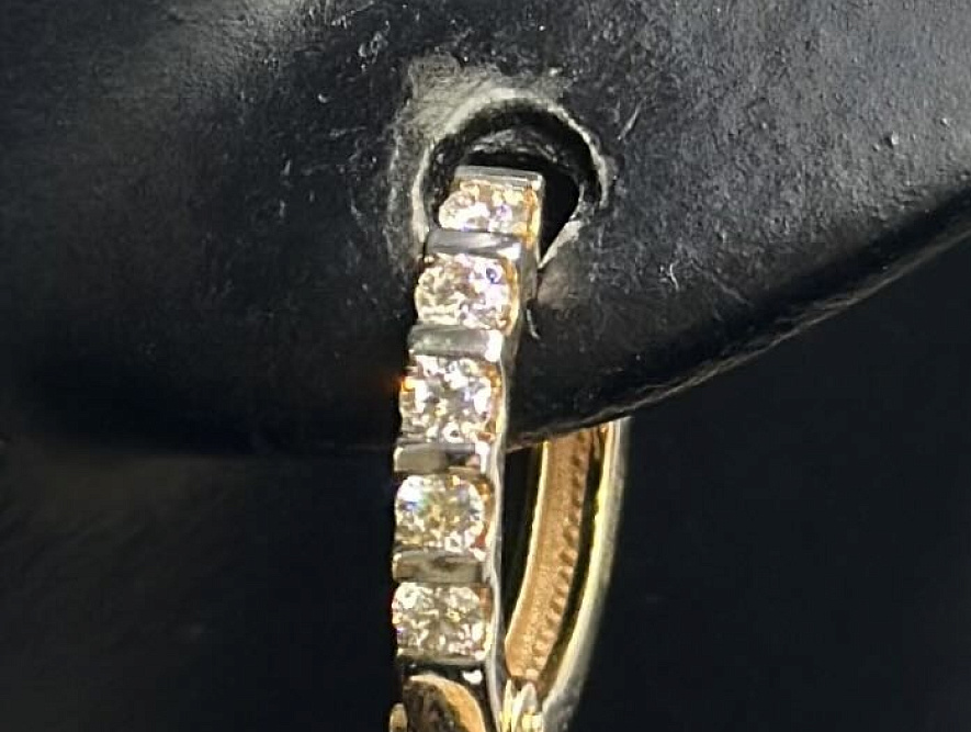 На фото Золотые серьги  №серьги из красного золота с бриллиантом вес 2.77 г:     .