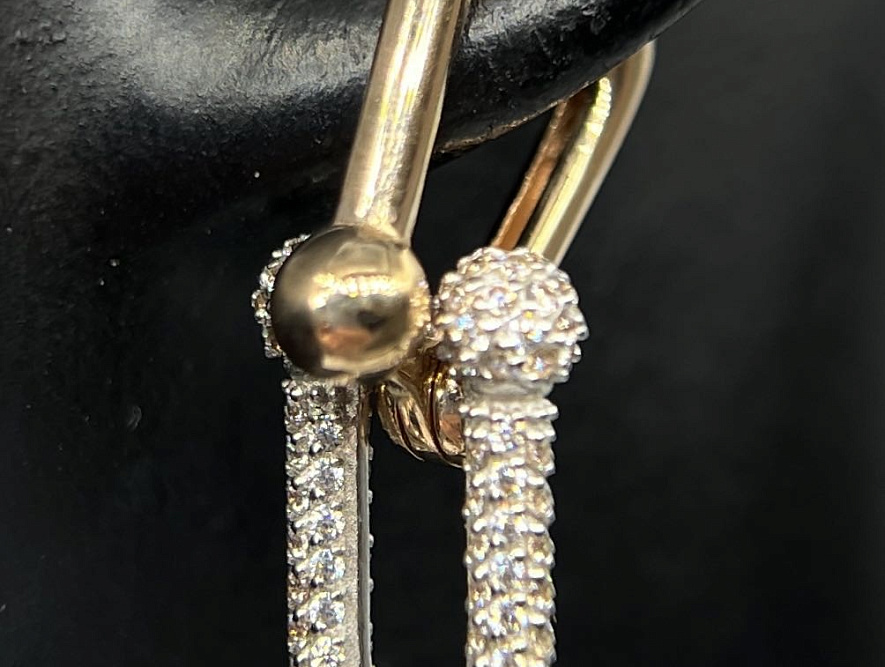 На фото Золотые серьги  №серьги из красного золота с фианитом вес 4.71 г:     .