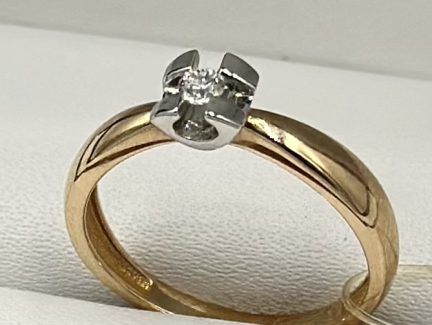 На фото Золотые кольца в Казахстане №кольцо из красного золота с бриллиантом 16.5 вес 2.25 г:     .