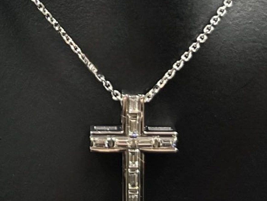 На фото Золотые колье в Казахстане №колье из белого золота с бриллиантом вес 2.67 г:     .