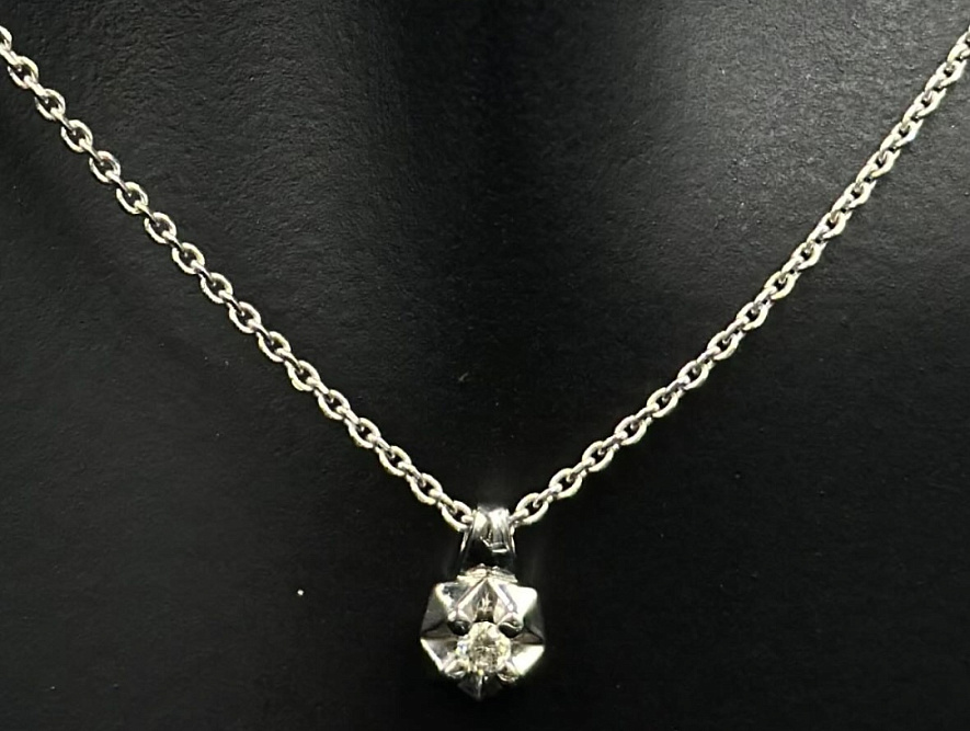 На фото Золотые колье в Казахстане №колье из белого золота с бриллиантом вес 2.11 г:     .