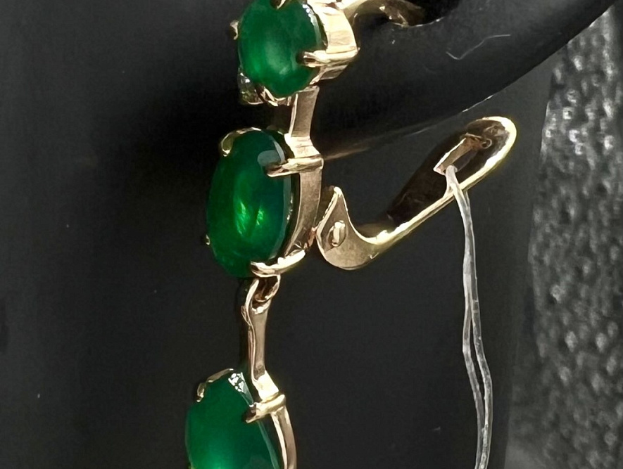 На фото Золотые серьги  №серьги из красного золота с агатом и фианитом вес 3.2 г:     .