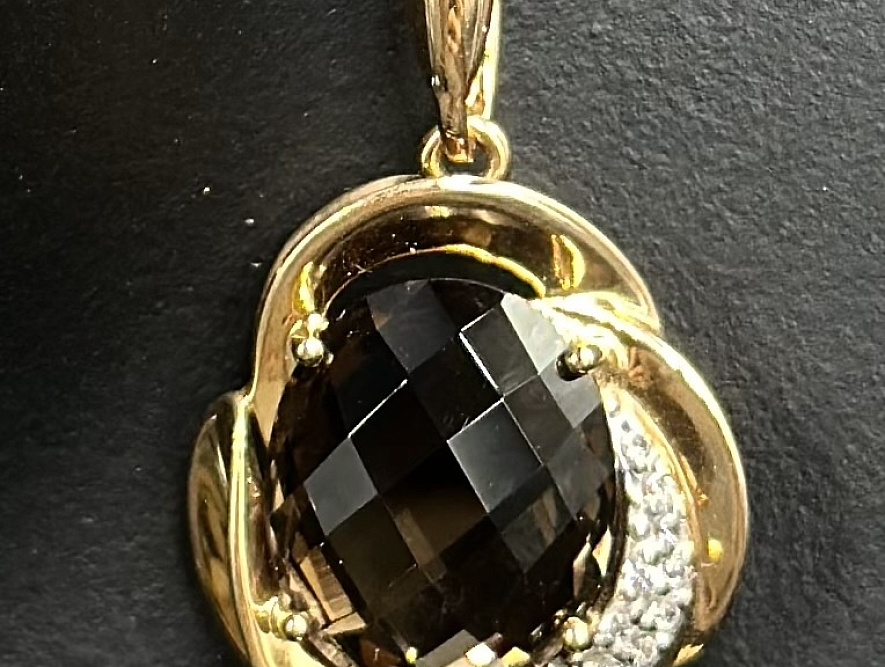 На фото Золотые подвески в Казахстане №подвеска из красного золота с фианитом и раухтопазом вес 2.94 г:     .