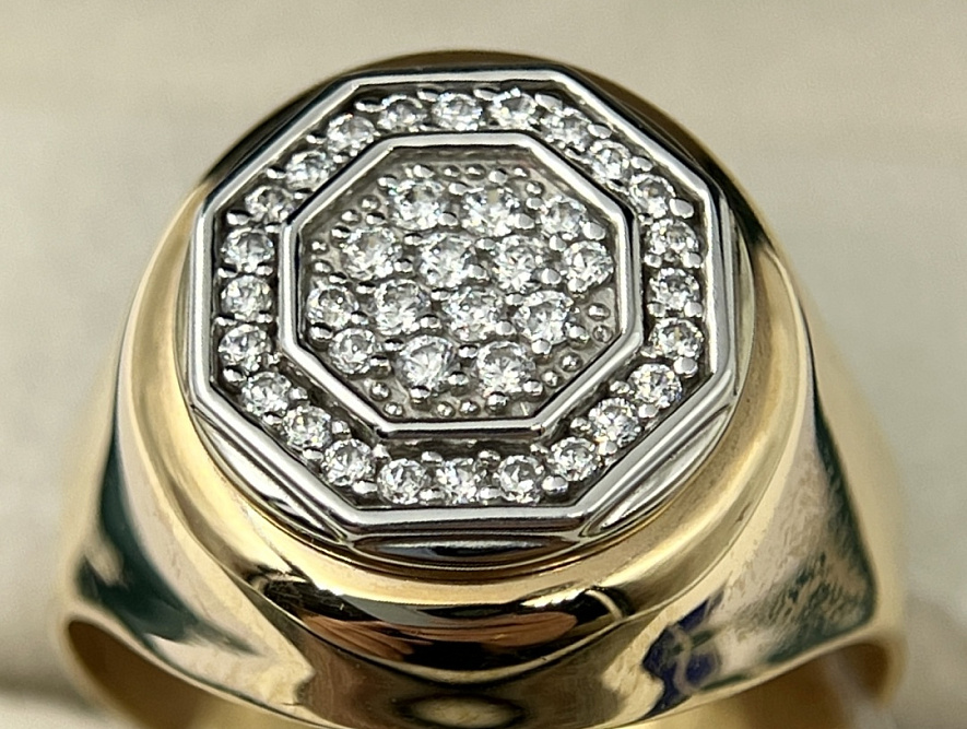 На фото Золотые печатки в Казахстане №печатка из красного золота с цирконием 19.5 вес 5.46 г:     .