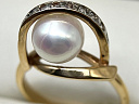 На фото Золотые кольца в Казахстане №кольцо из красного золота с жемчугом и фианитом 17.5 вес 4.34 г:     .