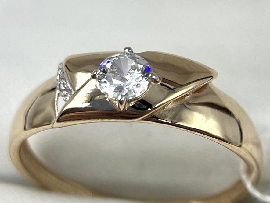 На фото Золотые кольца в Казахстане №кольцо из красного золота с фианитом 18 вес 1.86 г:     .