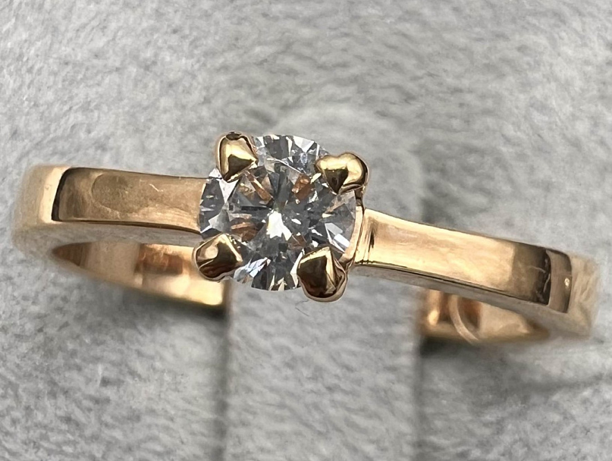 На фото Золотые кольца в Казахстане №кольцо из красного золота с бриллиантом 17.5 вес 3.38 г:     .