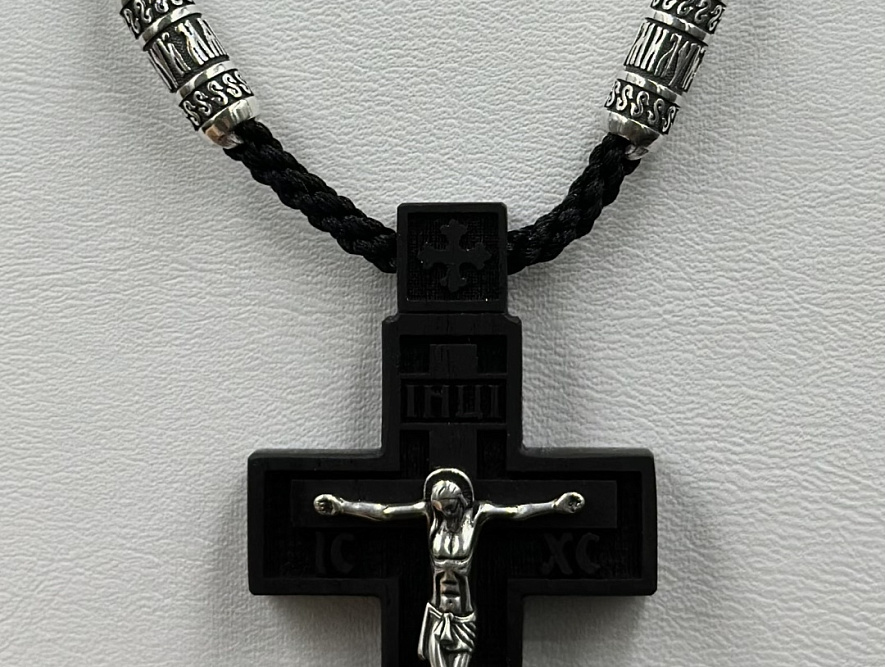 На фото Золотые кресты в Казахстане №крестик из серебристый с деревоом вес 15.6 г:     .