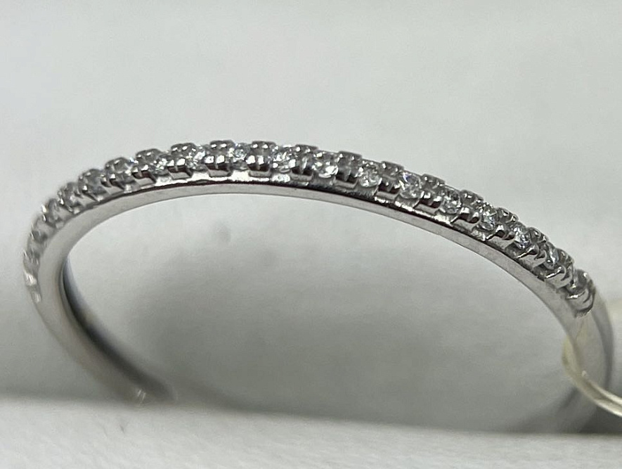 На фото Золотые кольца в Казахстане №кольцо из белого золота с бриллиантом 16.5 вес 0.73 г:     .