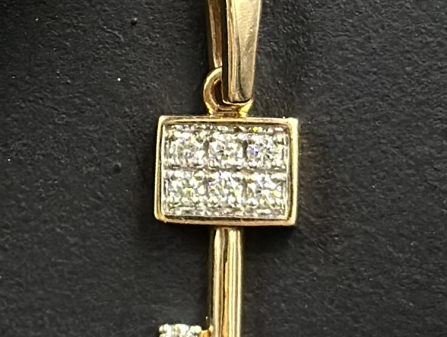 На фото Золотые подвески в Казахстане №подвеска из красного золота с бриллиантом вес 1.64 г:     .