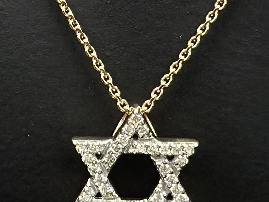 На фото Золотые колье в Казахстане №колье из красного золота с бриллиантом вес 2.94 г:     .