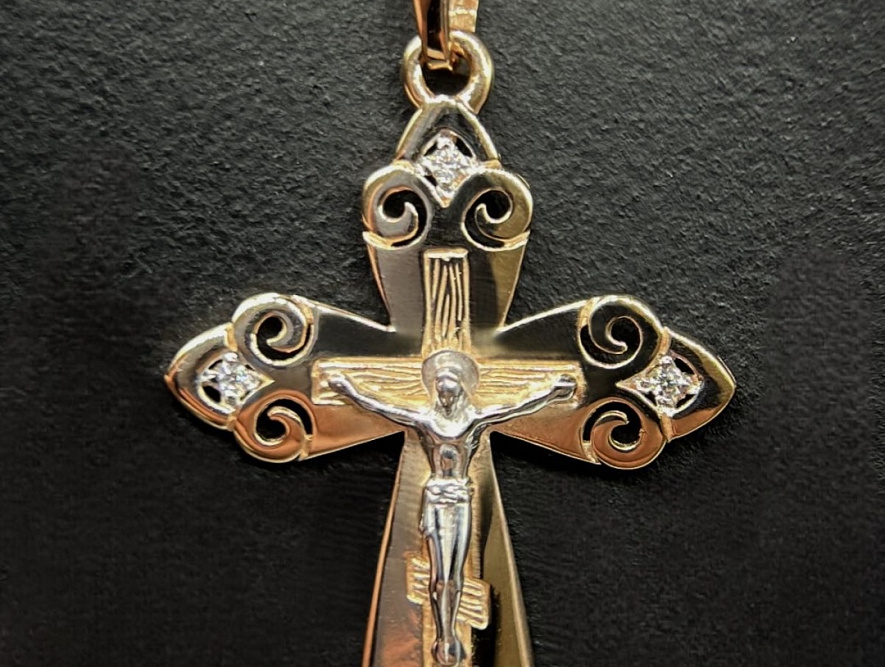 На фото Золотые кресты в Казахстане №крестик из белого золота с фианитом вес 1.16 г:     .