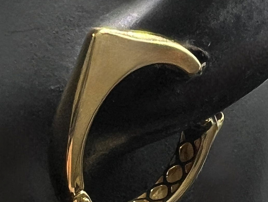 На фото Золотые серьги  №серьги из желтого золота без вставки вес 3 г:     .