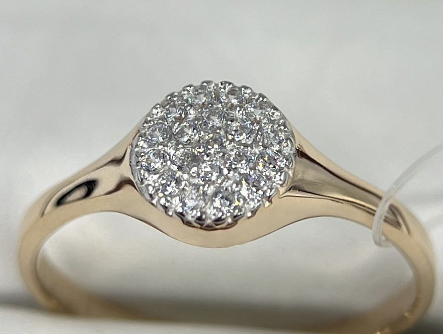 На фото Золотые кольца в Казахстане №кольцо из красного золота с фианитом 18.5 вес 1.9 г:     .