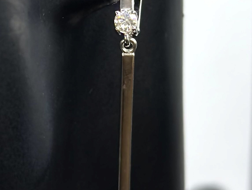 На фото Золотые серьги  №серьги из белого золота с бриллиантом вес 4.8 г:     .