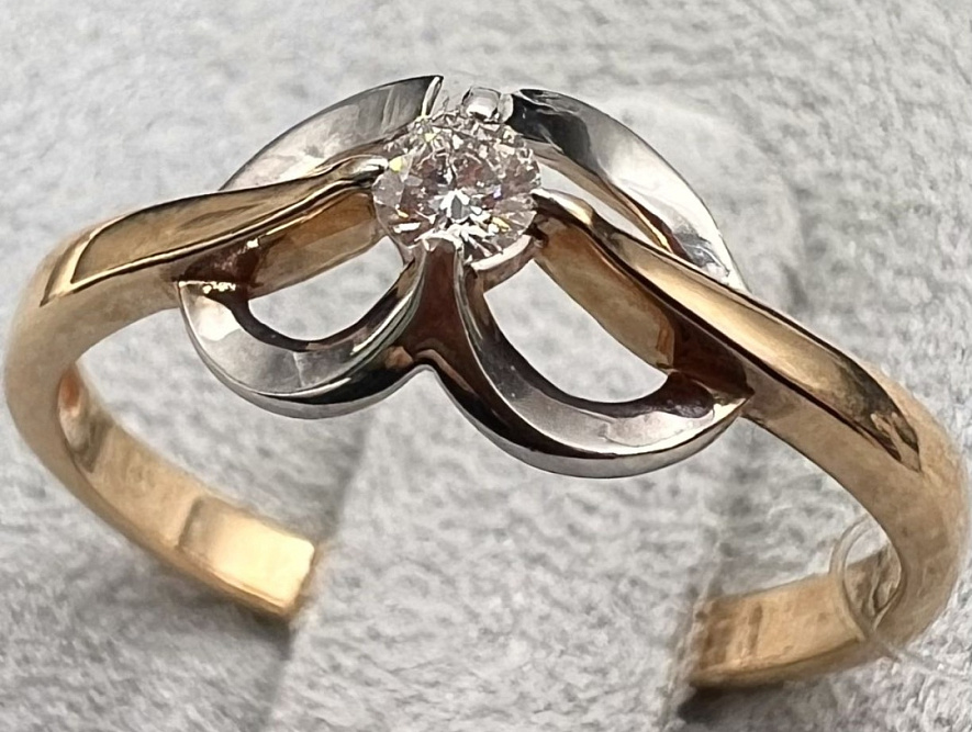 На фото Золотые кольца в Казахстане №кольцо из белого золота с бриллиантом 15.5 вес 1.4 г:     .