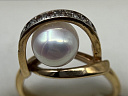 На фото Золотые кольца в Казахстане №кольцо из красного золота с жемчугом и фианитом 17.5 вес 4.34 г:     .