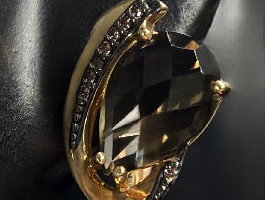 На фото Золотые серьги  №серьги из красного золота с фианитом и раухтопазом вес 4.58 г:     .