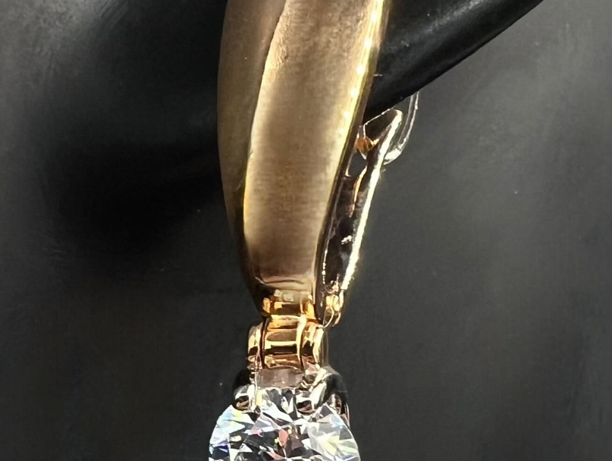 На фото Золотые серьги  №серьги из красного золота с фианитом вес 4.7 г:     .